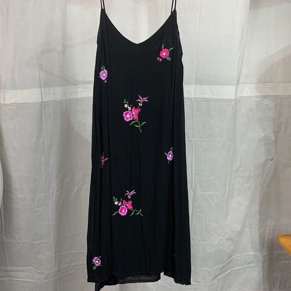 karin stevens Dresses & Skirts - Karin Stevens Black Floral Embroidered Slip Dress